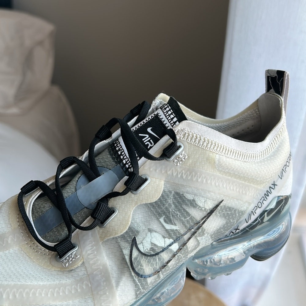 Nike Air VaporMax Running Shoes - Picture 12 of 17